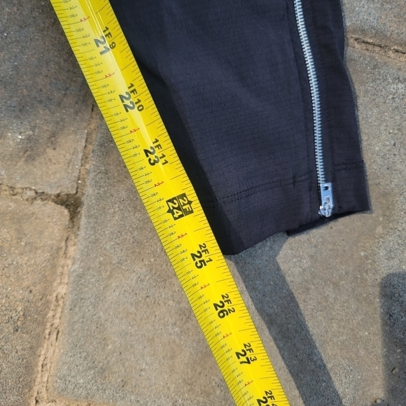 NWT Athleta Mod Trekki Zipper Crop Pant 4 - Picture 10 of 10